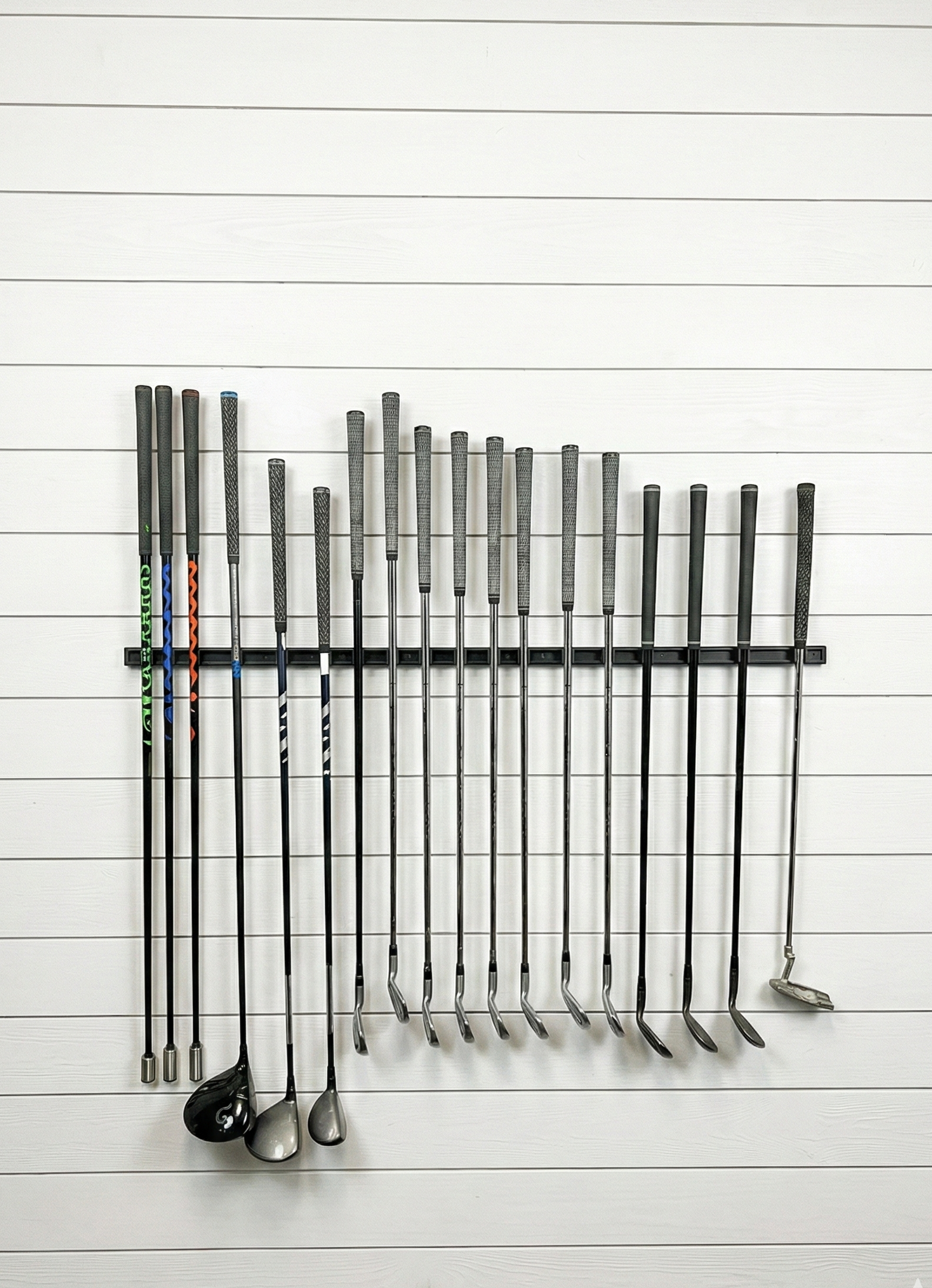 Floating Golf Club Wall Rack – Holds 14, 20, or 28 Clubs | Space-Saving Golf Storage for Simulators & Cabins